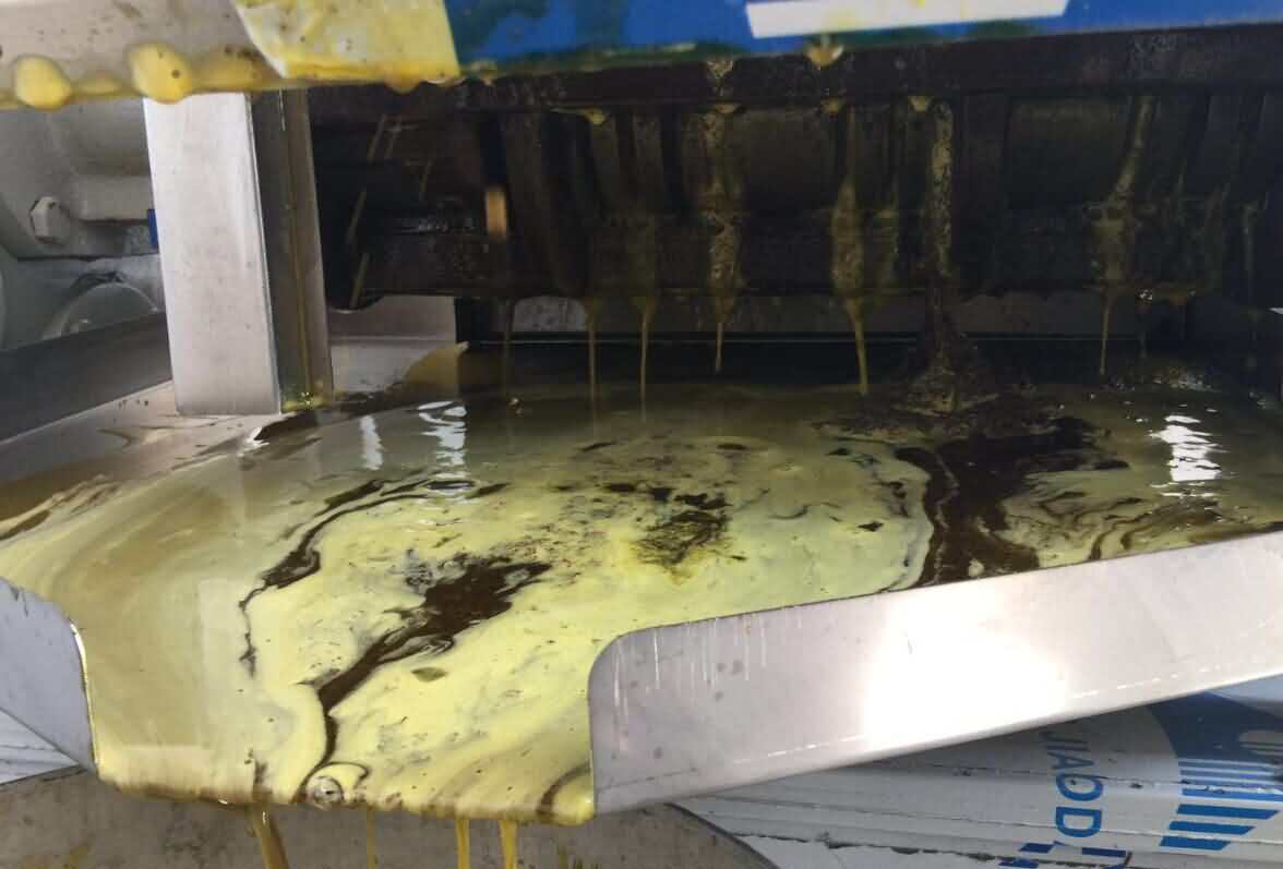 榨油机榨花生油、菜籽油过程 榨油机榨花生油、菜籽油过程