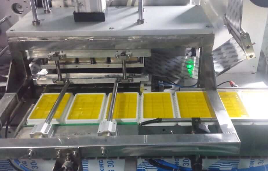 香膏自动封口机