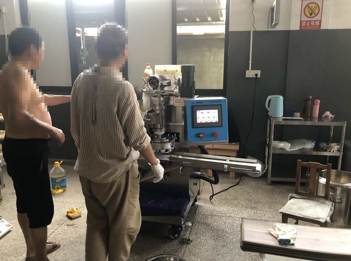 多功能包馅机上门调试现场